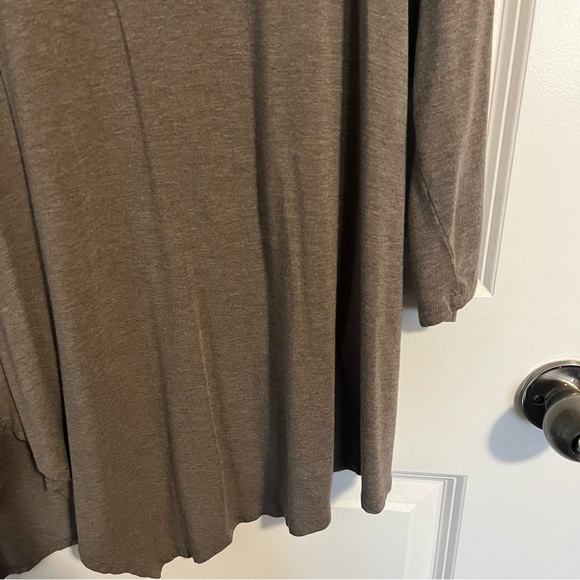 Joan Vass Women's V-Neck Asymmetrical Top - Picture 6 of 12